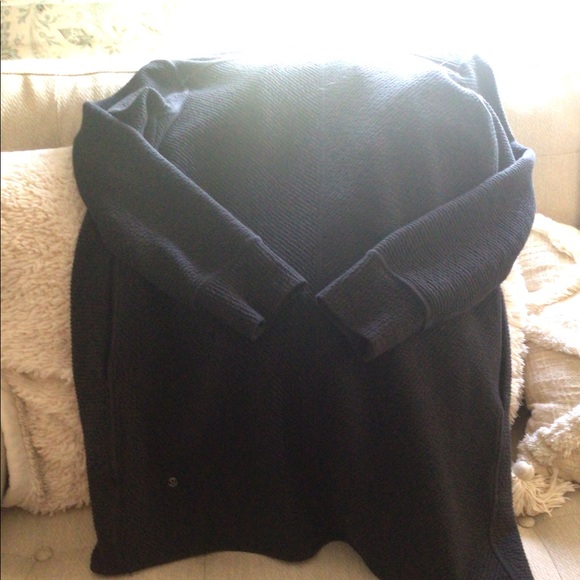 Beautiful lululemon jacket. - Picture 6 of 6